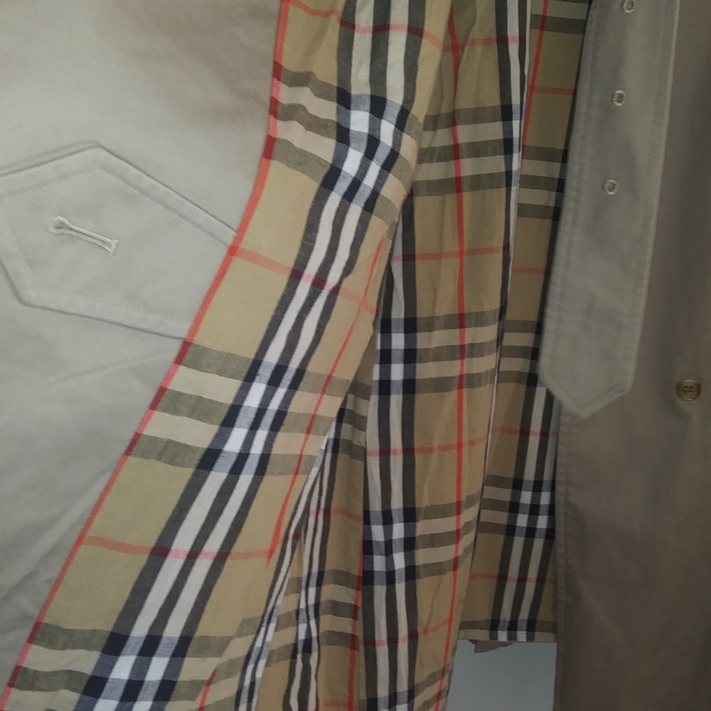 Vintage Burberry Women's small trench coat - Picture 3 of 4